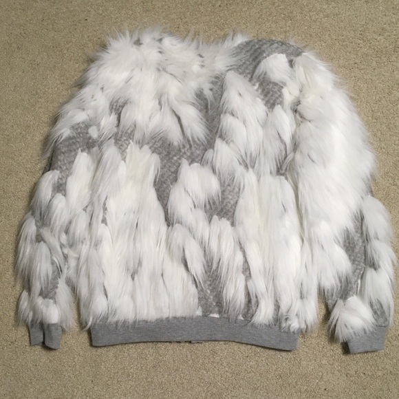 NWOT Zara Faux Fur Design Zip Up Sweater Size Medium - Picture 2 of 7